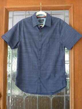 MEN'S SIZE MEDIUM BUTTON FRONT SHIRT BLUE